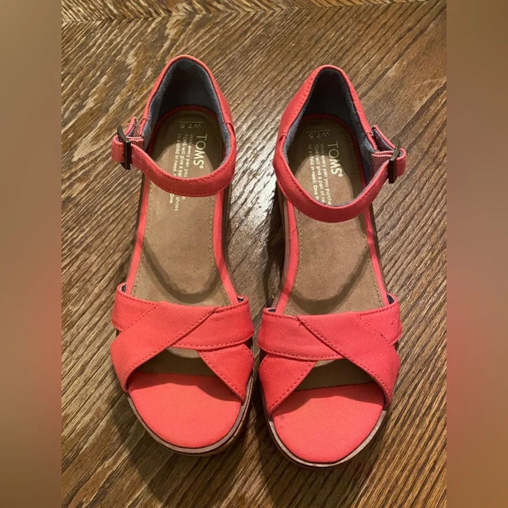 TOMS Pre-Owned Women’s Harper cork low platform wedge Coral sandals Size 7.5 - Picture 2 of 11